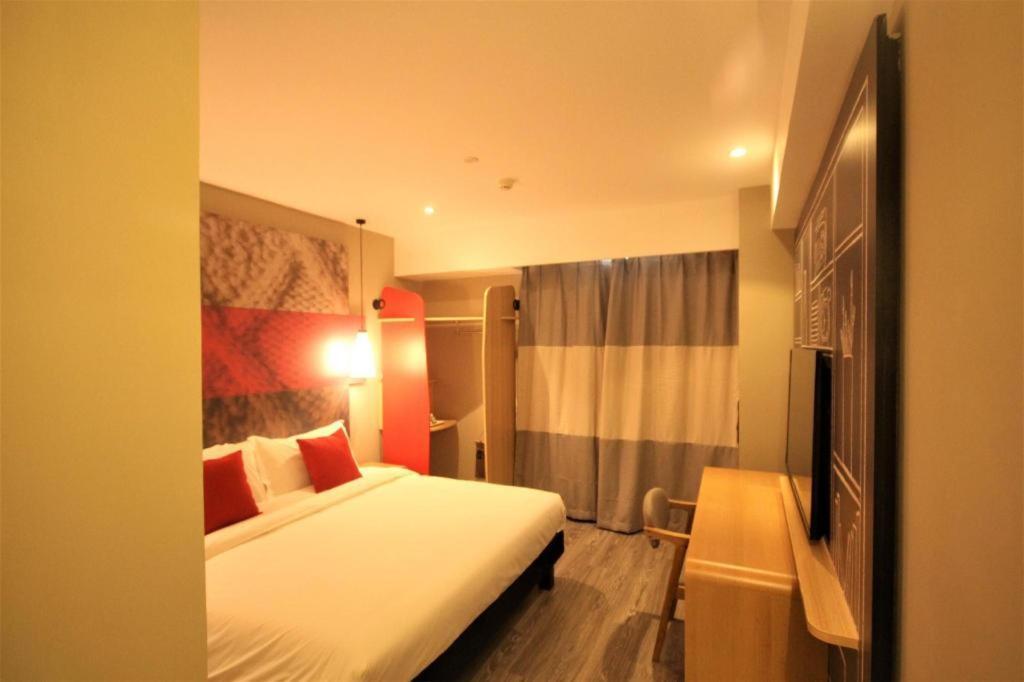Ibis Shenyang North Station Hotel Bagian luar foto