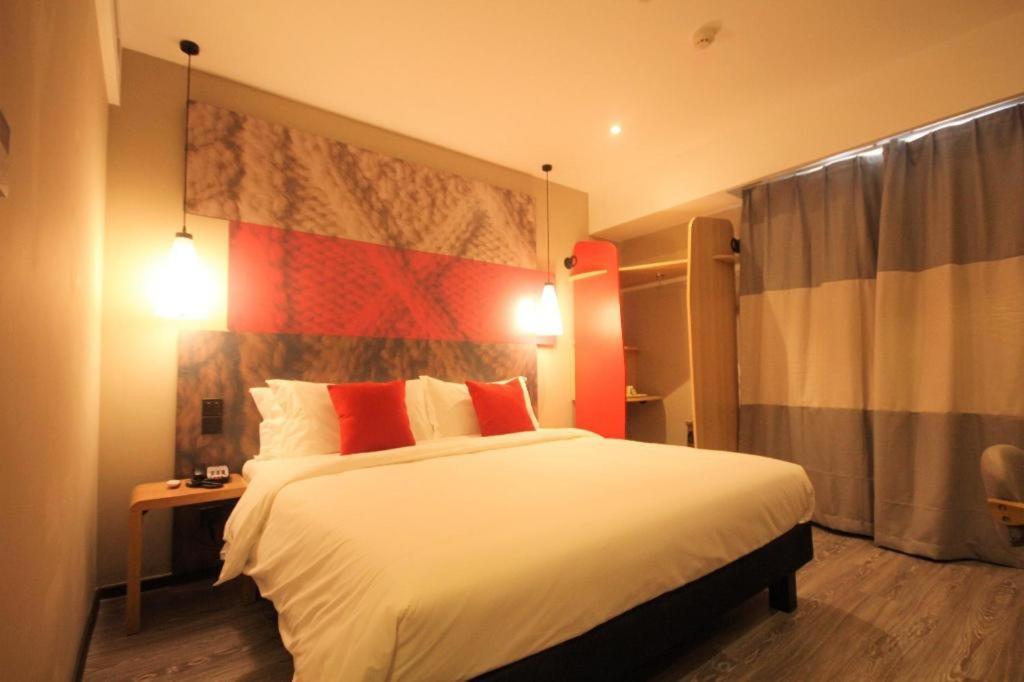 Ibis Shenyang North Station Hotel Bagian luar foto