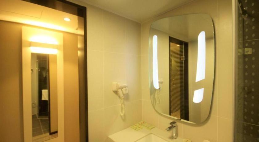 Ibis Shenyang North Station Hotel Bagian luar foto