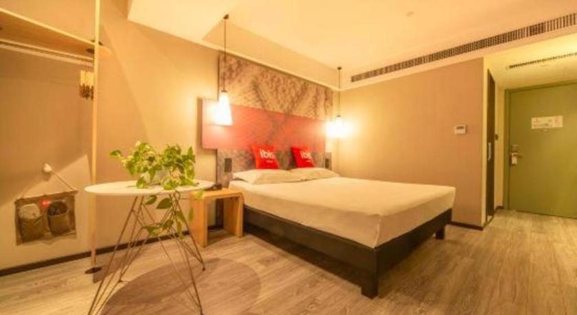 Ibis Shenyang North Station Hotel Bagian luar foto